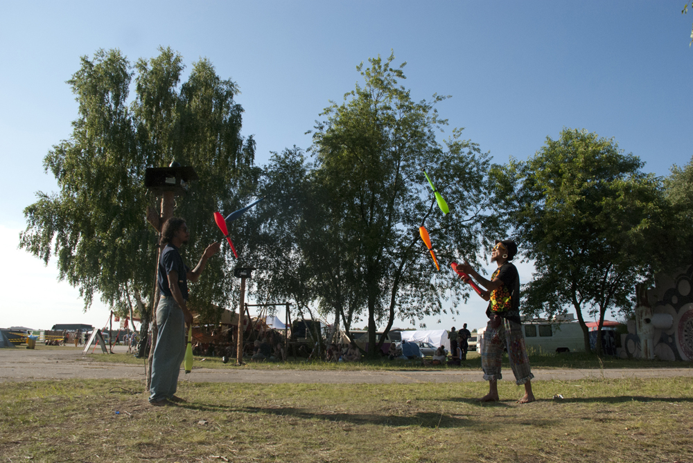 The Third Eye's Mexican amigos Christo and Motor juggling in the morning.