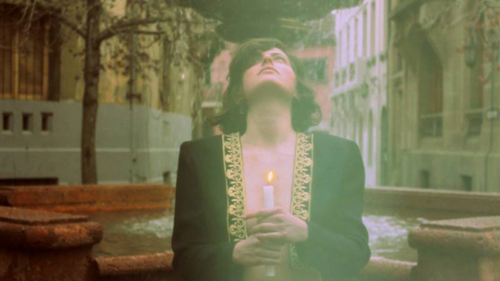 Soledad Acuática (2013) A film by Julieta Triangular. Colour, Sound, format: super8 and digital, 5 mins.