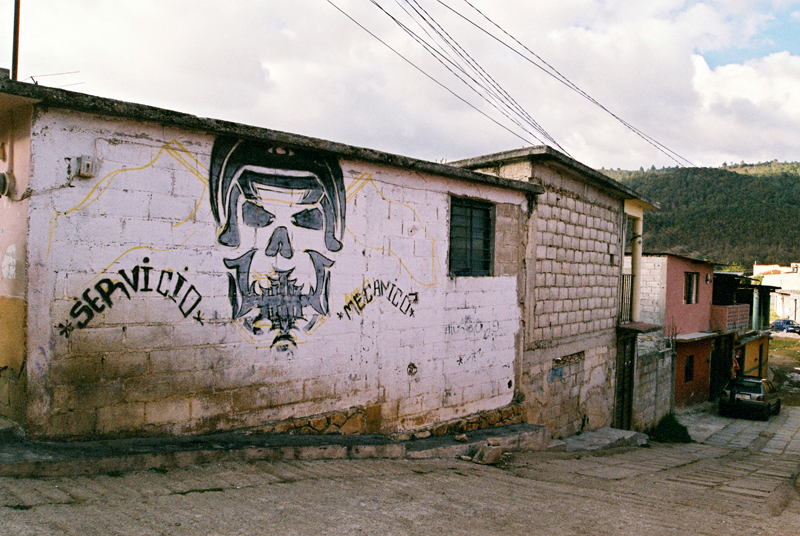 Street art around San Cristobal de las Casas: Skull mechanics.
