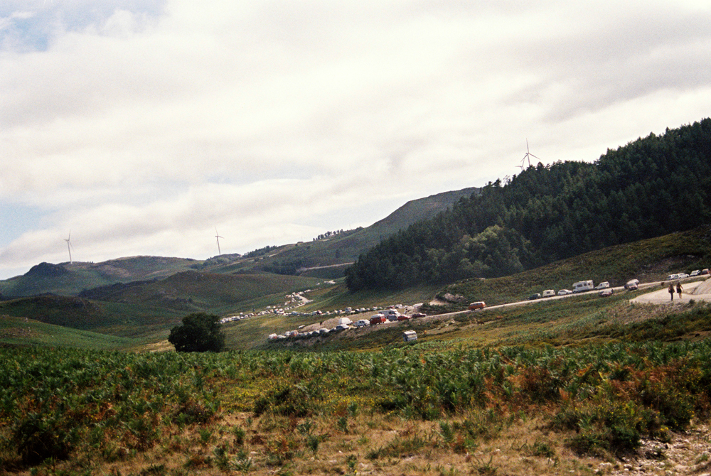 A serpent of cars along the path to the Rainbow Gathering.