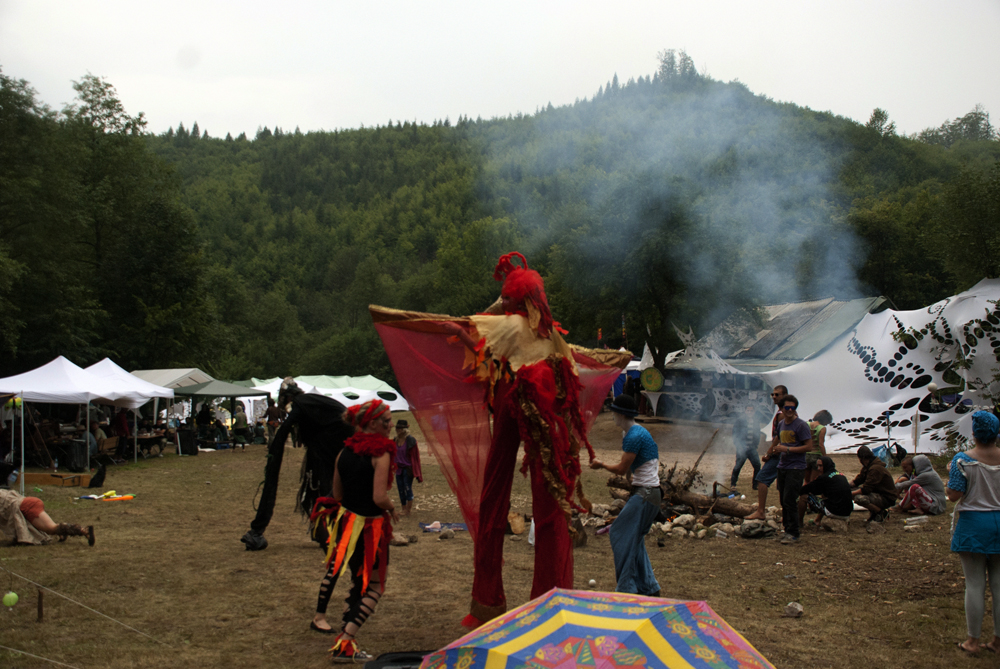 Senzorial Theatre's performance by the fire.