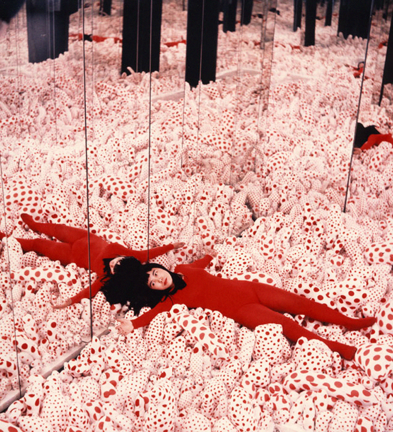 Yayoi Kusama with Infinity Mirror Room Ñ Phalli's Field, Castellane Gallery, New York, 1965. Image courtesy: Ota Fine Arts, Tokyo / © Yayoi Kusama, Yayoi Kusama Studio Inc.