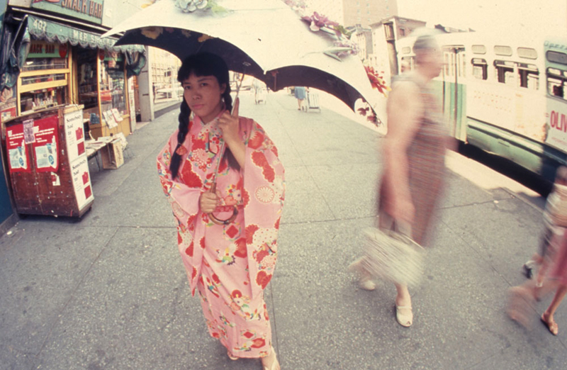 For her 1966 performance Walking Piece, YAYOI KUSAMA walked the streets of New York in a kimono as a commentary on her outsider status. Image courtesy: Ota Fine Arts, Tokyo / © Yayoi Kusama, Yayoi Kusama Studio Inc.