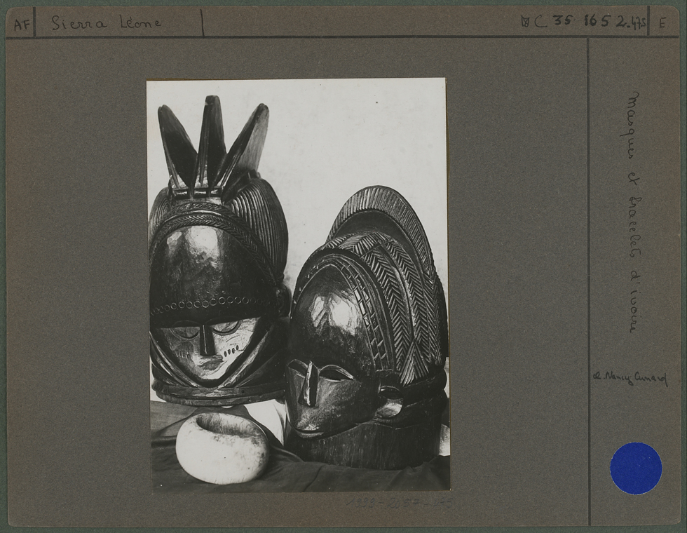 Masques Mende (Sierra Leone) and bracelet, 1931. This was part of Nancy Cunard's object collection, published in part in her book, The Negro anthology, 1931-1933. Photographed by Raoul Ubac © musée du quai Branly / @ ADAGP, 2013