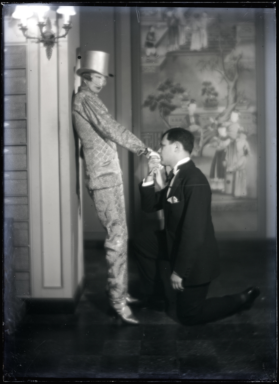 Nancy Cunard and Tristan Tzara at the ball of count de Beaumont in 1924. Photographed by Man Ray © Man Ray Trust - Adagp, Paris 2013 / Centre Georges Pompidou