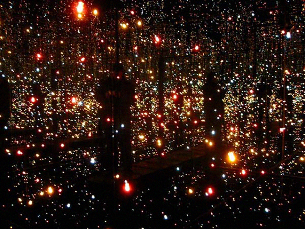 Fireflies On The Water (2002) by Yayoi Kusama. Mirror, plexiglass, 150 lights and water.