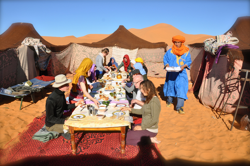 Breakfast in the Road Junky camp. Turbans forever!