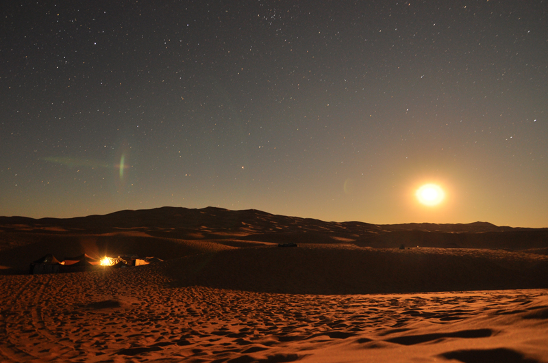 The desert welcoming in its mistress Moon.