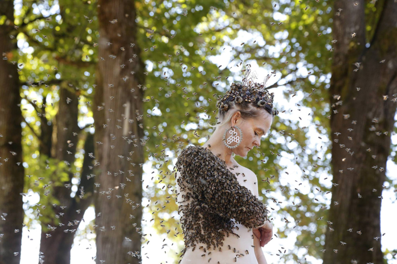 The bee's are slowly starting to land on Sara's body, creating a blouse/shield. "The bee is a symbol of the sun, the Goddess, celebration, and community. Bees are also the symbol for accomplishing the impossible. The bee reminds us that no matter how great the dream, there is the promise of fulfillment if we pursue it", says Sara.