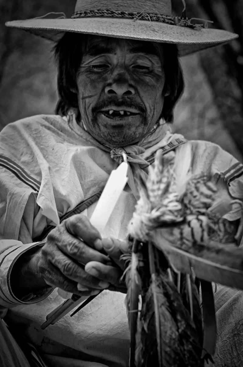 Mara'akame Don Roberto, brother of Don José making an offering.