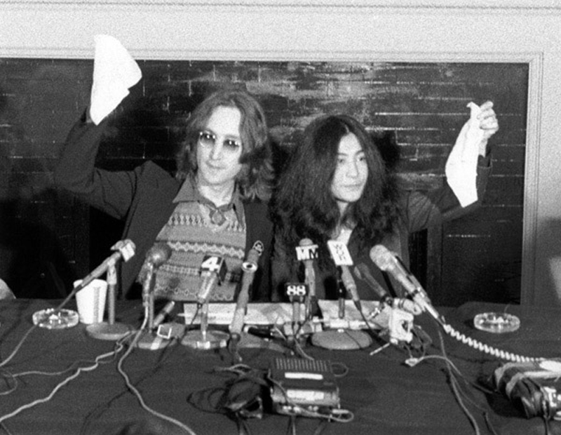 John Lennon and Yoko Ono declaring the birth of Nutopia at a press conference on April 1st 1973. Photo by Bob Gruen, Courtesy Yoko Ono. 